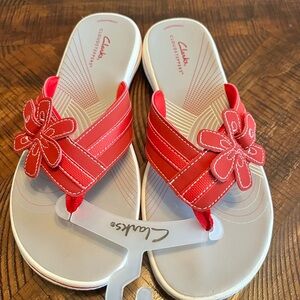 Clarks Women's Red Cloudstepper Flora Sandals Flip Flops size 8.5 8 1/2 New!